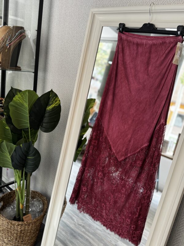 Falda satinada encaje BURGUNDY - Imagen 3
